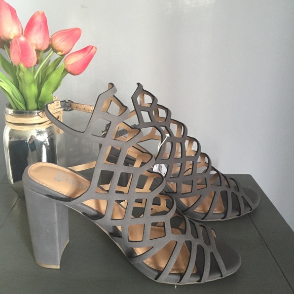 Brash Shoes - Caged Grey Sandal NWT size 7
